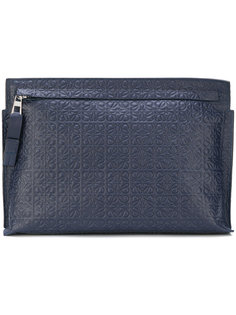 клатч с тисненым узором Loewe