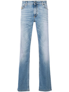 джинсы с вышивкой  Moschino