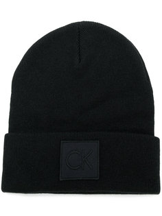 шапка с логотипом Calvin Klein