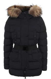Стеганый пуховик с поясом и меховой отделкой капюшоном Moncler