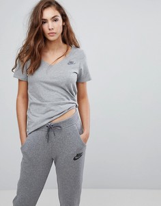 Серая футболка с V-образным вырезом и логотипом Nike - Серый