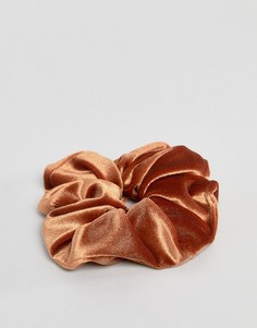 Бархатная резинка для волос ограниченной серии - Желтый Asos