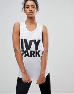 Белая майка с заниженными проймами и логотипом Ivy Park - Белый