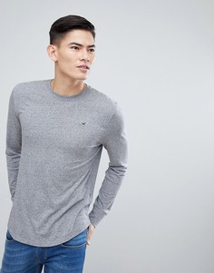Серый лонгслив узкого кроя с круглым вырезом и логотипом Hollister - Серый