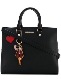 сумка-тоут с нашивками-сердцами Love Moschino