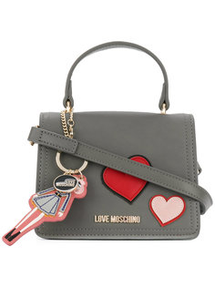 сумка с нашивками в форме сердец Love Moschino