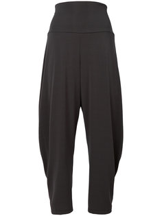укороченные брюки с драпировкой Issey Miyake