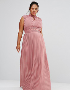 Плиссированное платье макси с кружевной отделкой TFNC Plus Wedding - Розовый