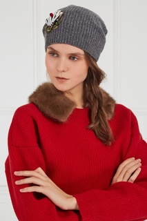 Серая шапка с вышивкой No21