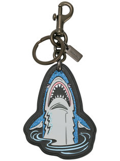 брелок для ключей с акулой Coach