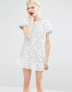 Платье-футболка в бретонскую полоску с кружевной отделкой I Love Friday - Белый