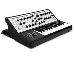 Синтезатор Moog Sub Phatty