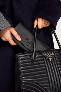 Черный кожаный кошелек с логотипом Prada