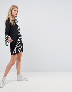 Платье с принтом ASOS Made In Kenya - Черный