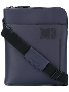 маленькая сумка на плечо Calvin Klein