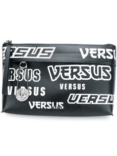 клатч с принтом Versus