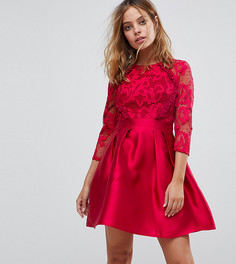 Короткое приталенное платье с кружевным топом, рукавами 3/4 и атласной юбкой Little Mistress Petite - Красный