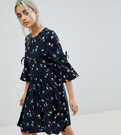 Короткое приталенное платье с цветочным принтом и завязками на рукавах Vero Moda Petite - Темно-синий