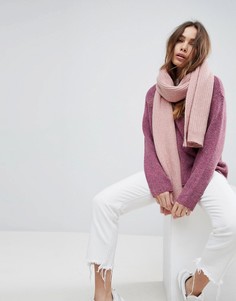 Широкий шарф крупной вязки с добавлением шерсти Weekday - Розовый