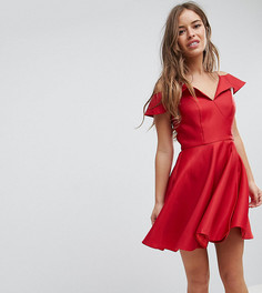 Приталенное платье мини с открытыми плечами Chi Chi London Petite - Красный