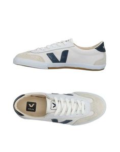 Низкие кеды и кроссовки Veja