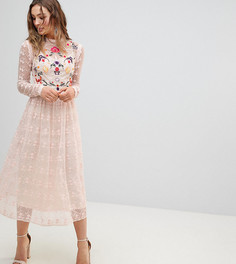 Короткое приталенное платье из кружева с вышивкой Frock And Frill Premium - Розовый