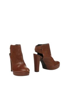 Полусапоги и высокие ботинки Stuart Weitzman