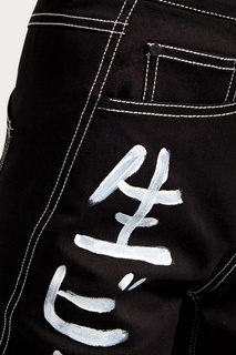 Черные джинсы с иероглифами Yuzhe Studios