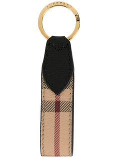 классический брелок Burberry