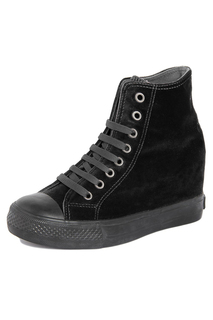 gumshoes CRISTIN