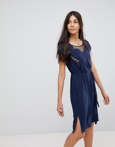 Платье с вырезным узором в виде бабочки и вышивкой Sugarhill Boutique - Темно-синий