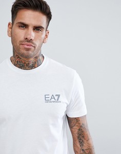 Белая футболка классического кроя с круглым вырезом и небольшим логотипом EA7 - Белый