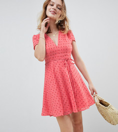 Чайное платье мини с цветочным принтом и поясом Glamorous Petite - Розовый