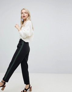 Суженные книзу брюки с отворотами и полосой по бокам Miss Selfridge - Черный