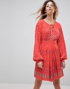 Короткое приталенное платье с принтом Free People Coryn - Красный