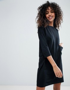 Платье-футболка с карманом Monki - Черный