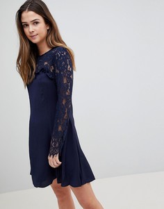 Короткое приталенное платье с кружевными рукавами QED London - Темно-синий