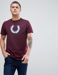 Бордовая футболка с принтом лаврового венка Fred Perry Storted - Красный