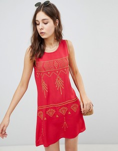 Свободное платье мини без рукавов с контрастной вышивкой Glamorous - Красный
