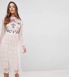 Короткое приталенное премиум-платье для выпускного с вышивкой Frock And Frill Tall - Розовый