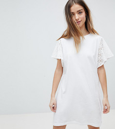 Платье-футболка с вышивкой ришелье на рукавах ASOS PETITE - Белый