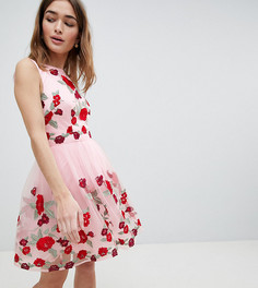 Платье для выпускного с цветочной вышивкой Chi Chi London Petite - Розовый