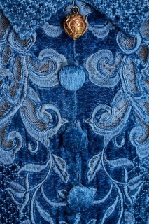 Синее платье из вышитого бархата Alena Akhmadullina