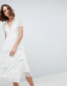 Ярусное платье миди с поясом Needle & Thread - Белый