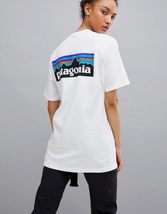Белая футболка с логотипом Patagonia P6 - Белый