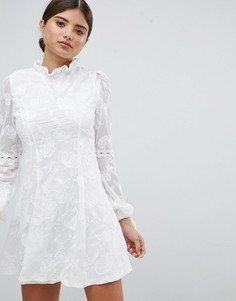 Платье с высоким воротом и кружевной отделкой Missguided - Белый
