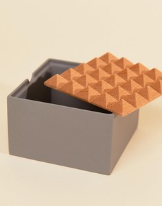 Квадратная шкатулка с пирамидальным дизайном Moxon & Korridor - Мульти