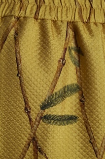 Желтые брюки из шелка с принтом Alena Akhmadullina