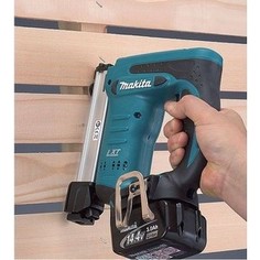 Степлер аккумуляторный Makita DST221Z