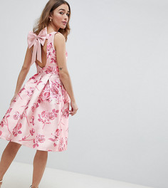 Розовое платье миди с цветочным принтом и бантом на спине Chi Chi London Petite - Розовый